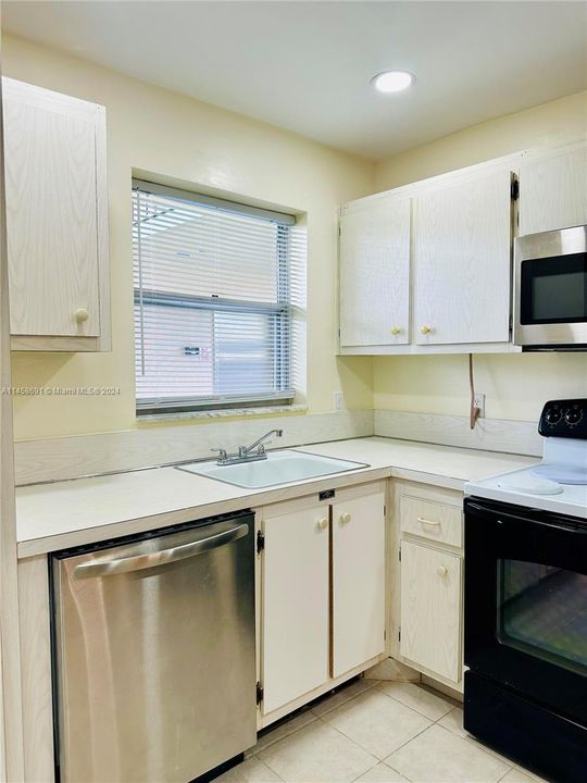 最近售出: $142,000 (1 贝兹, 1 浴室, 800 平方英尺)