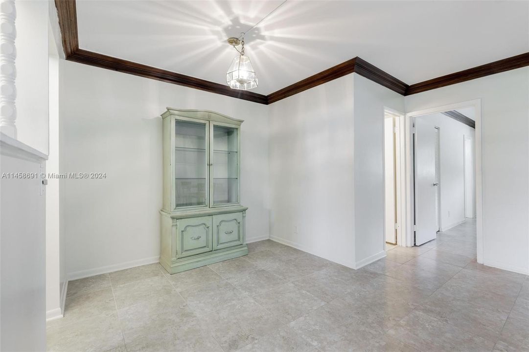 最近售出: $142,000 (1 贝兹, 1 浴室, 800 平方英尺)