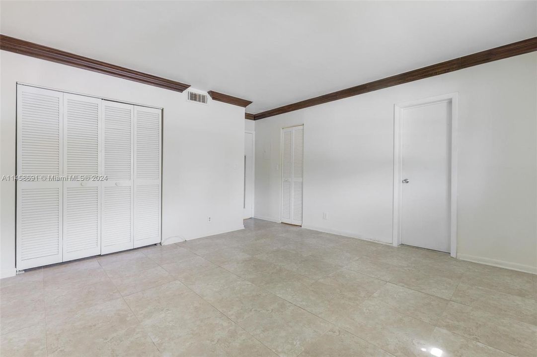 最近售出: $142,000 (1 贝兹, 1 浴室, 800 平方英尺)