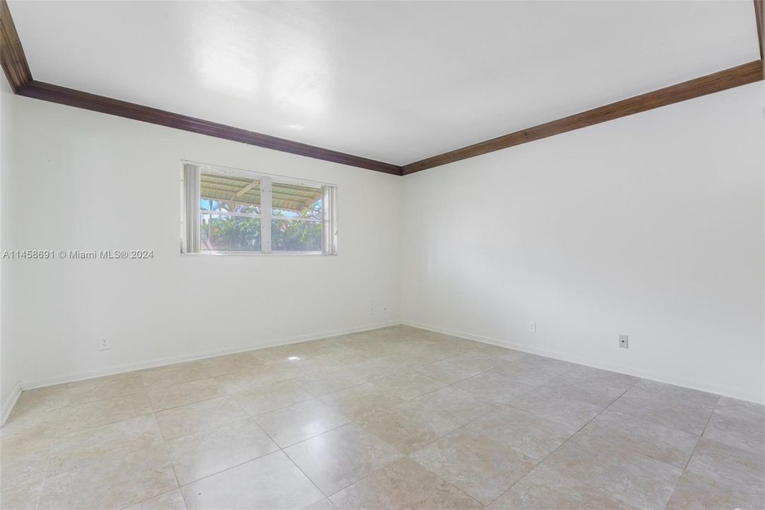 最近售出: $142,000 (1 贝兹, 1 浴室, 800 平方英尺)