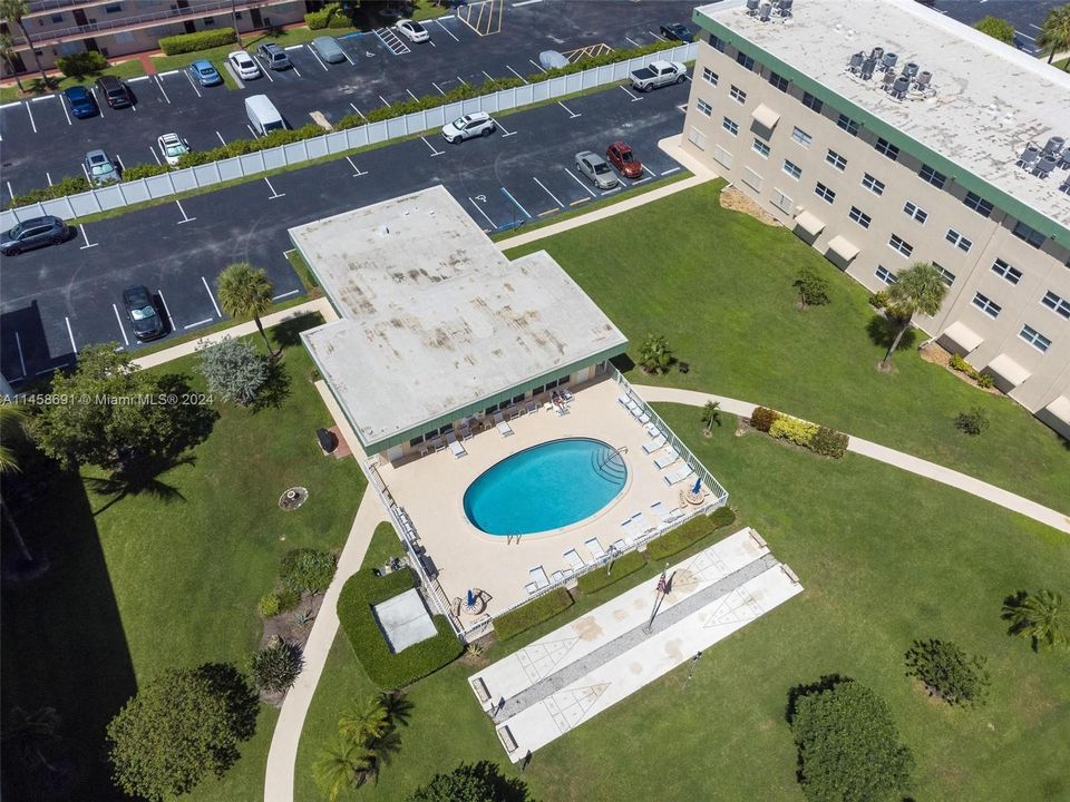 最近售出: $142,000 (1 贝兹, 1 浴室, 800 平方英尺)