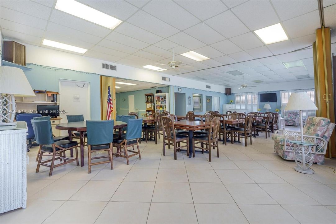 最近售出: $142,000 (1 贝兹, 1 浴室, 800 平方英尺)