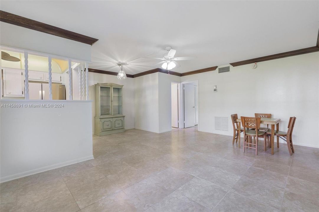 最近售出: $142,000 (1 贝兹, 1 浴室, 800 平方英尺)