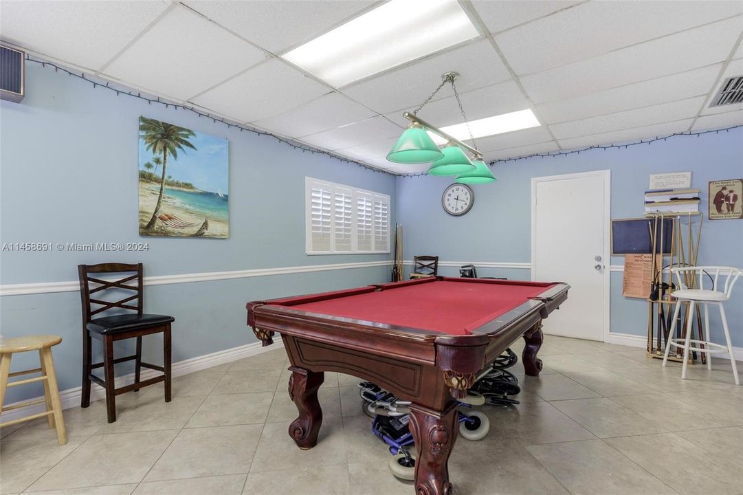 最近售出: $142,000 (1 贝兹, 1 浴室, 800 平方英尺)