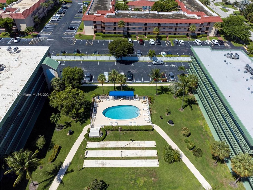 最近售出: $142,000 (1 贝兹, 1 浴室, 800 平方英尺)