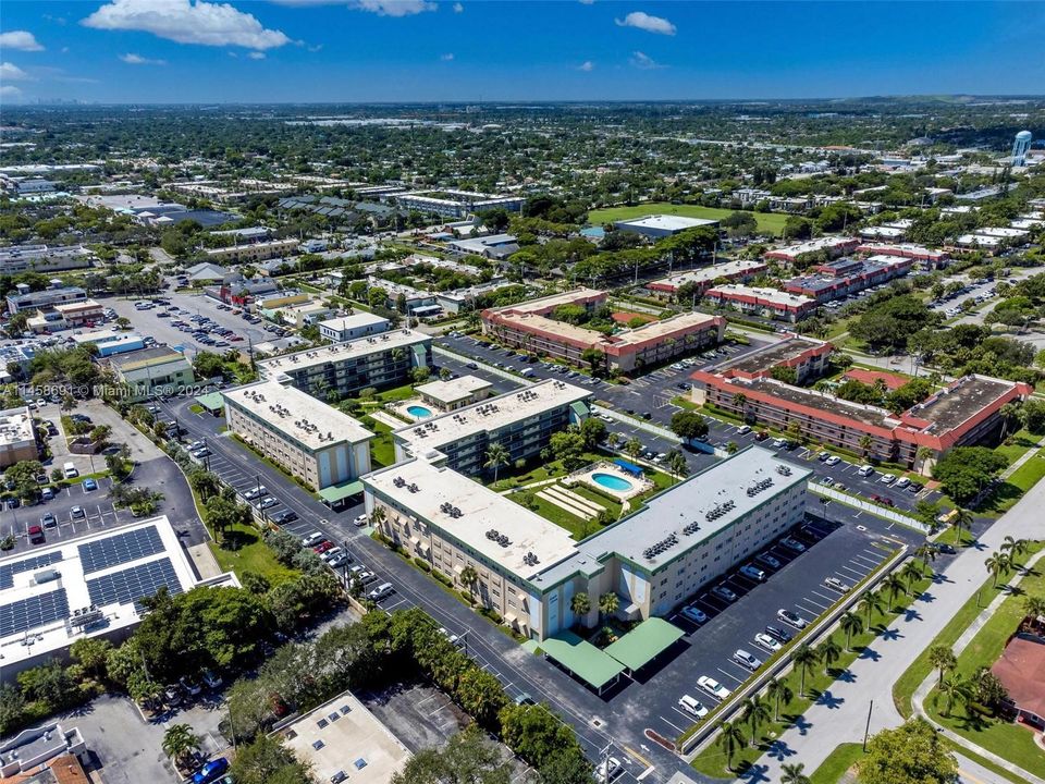 最近售出: $142,000 (1 贝兹, 1 浴室, 800 平方英尺)