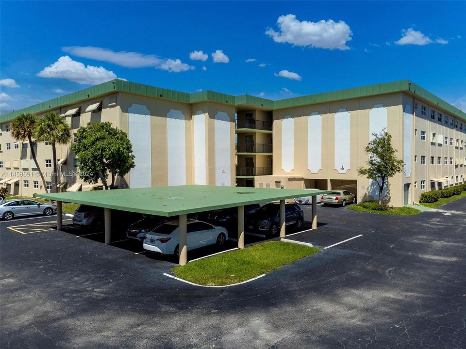 最近售出: $142,000 (1 贝兹, 1 浴室, 800 平方英尺)