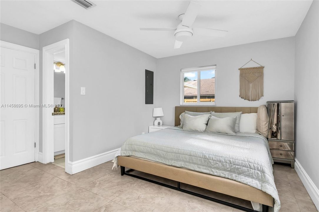 Недавно продано: $515,000 (4 спален, 2 ванн, 1655 Квадратных фут)