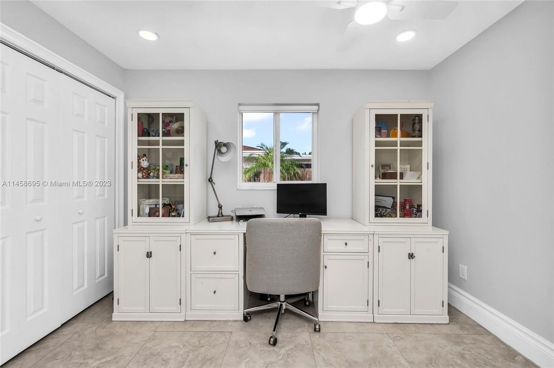 Недавно продано: $515,000 (4 спален, 2 ванн, 1655 Квадратных фут)