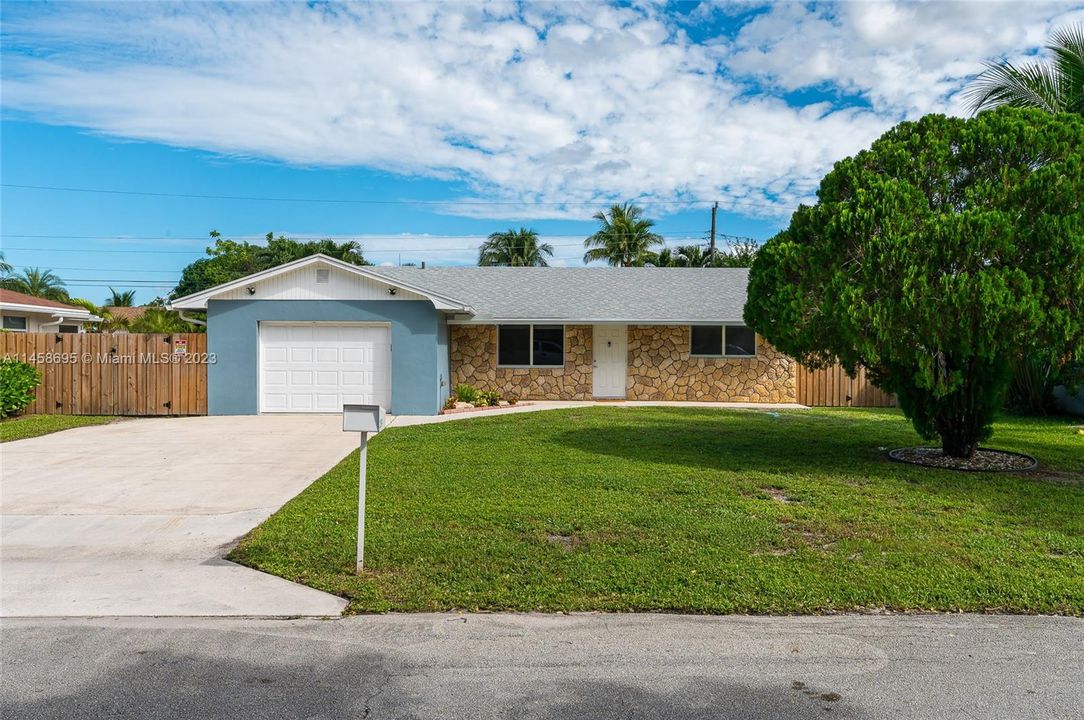 Недавно продано: $515,000 (4 спален, 2 ванн, 1655 Квадратных фут)