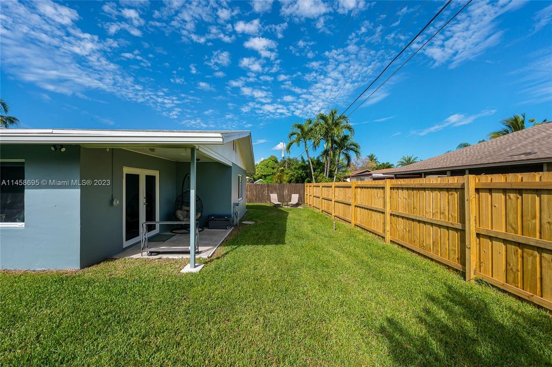 Недавно продано: $515,000 (4 спален, 2 ванн, 1655 Квадратных фут)