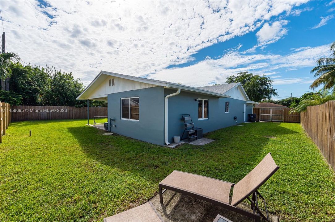 Недавно продано: $515,000 (4 спален, 2 ванн, 1655 Квадратных фут)