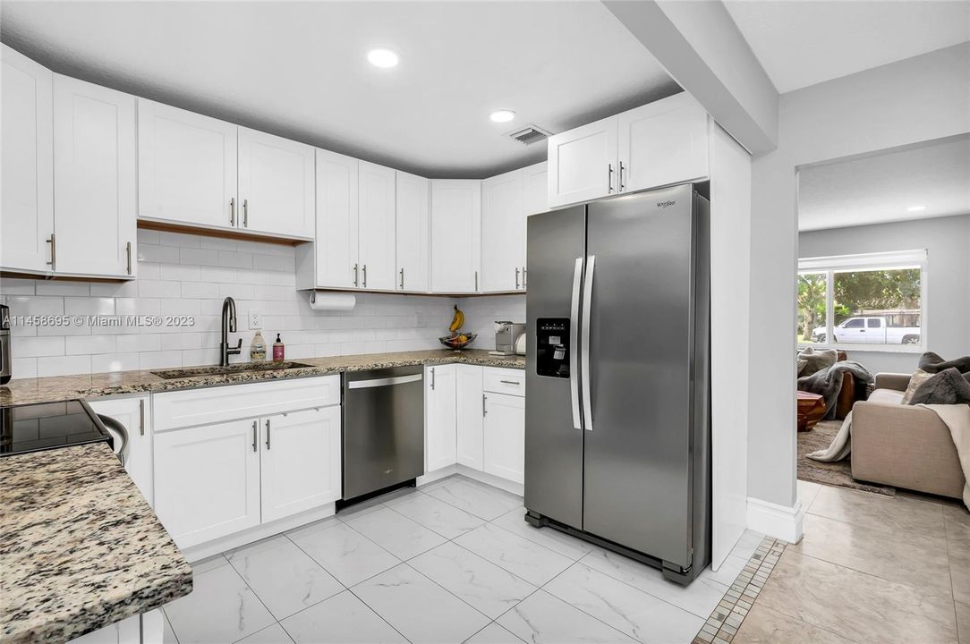 Недавно продано: $515,000 (4 спален, 2 ванн, 1655 Квадратных фут)