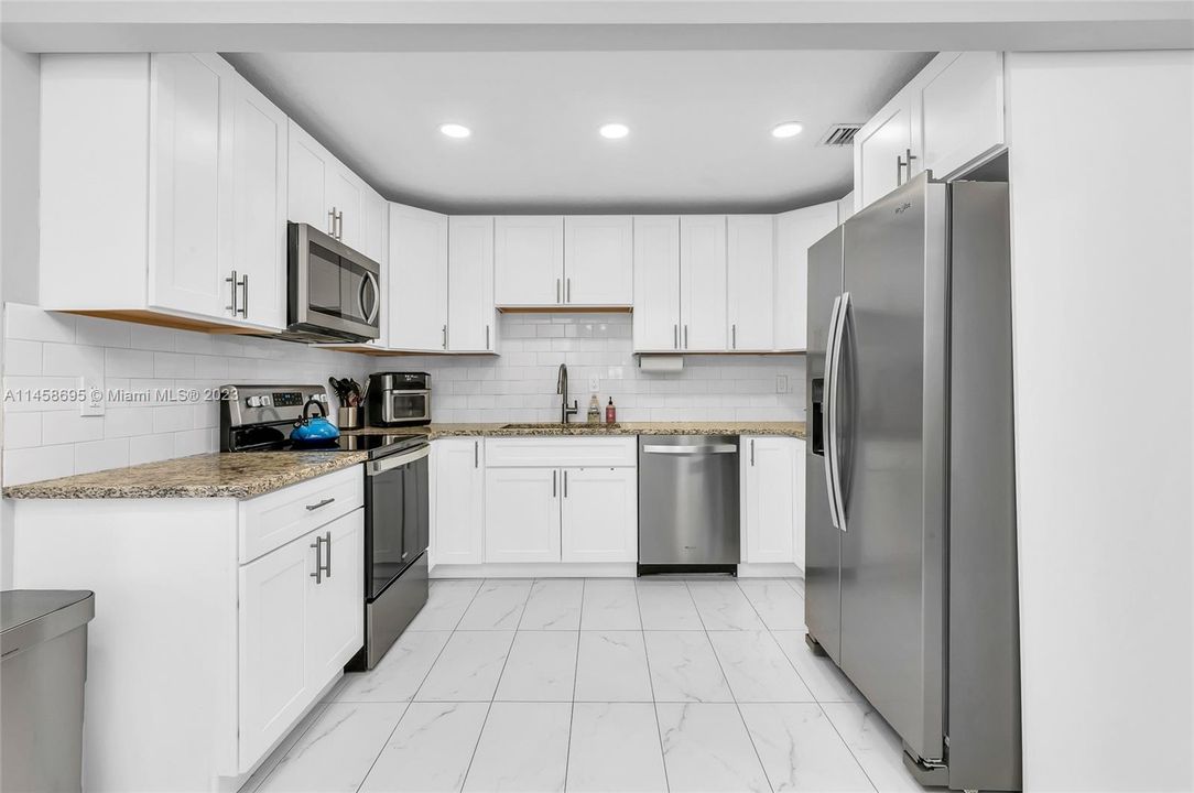 Недавно продано: $515,000 (4 спален, 2 ванн, 1655 Квадратных фут)