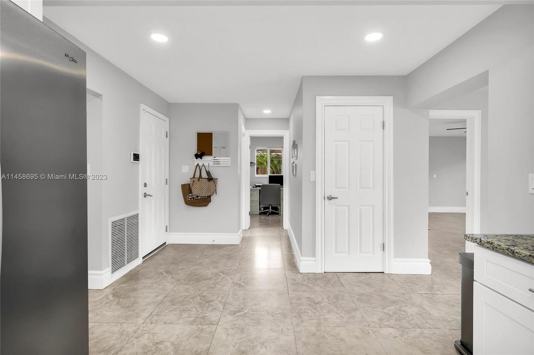 Недавно продано: $515,000 (4 спален, 2 ванн, 1655 Квадратных фут)