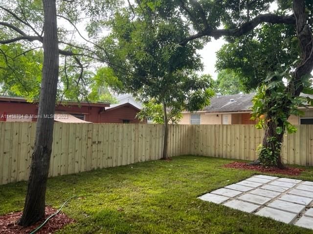 Recently Sold: $474,900 (2 beds, 1 baths, 930 Square Feet)