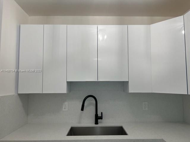 Recently Sold: $474,900 (2 beds, 1 baths, 930 Square Feet)