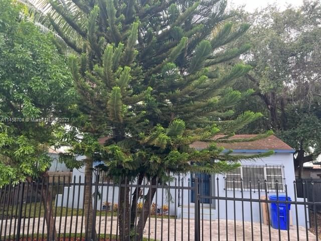 Recently Sold: $474,900 (2 beds, 1 baths, 930 Square Feet)