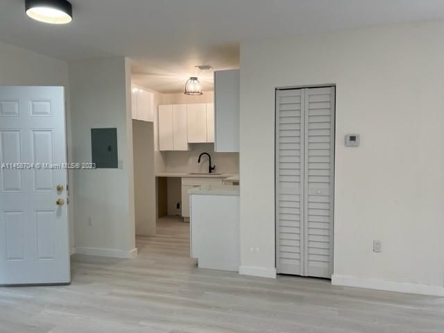 Recently Sold: $474,900 (2 beds, 1 baths, 930 Square Feet)