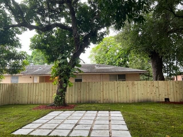 Recently Sold: $474,900 (2 beds, 1 baths, 930 Square Feet)