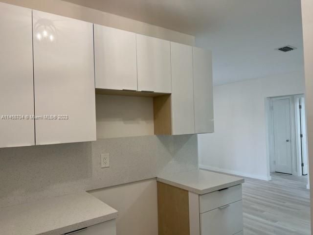 Recently Sold: $474,900 (2 beds, 1 baths, 930 Square Feet)