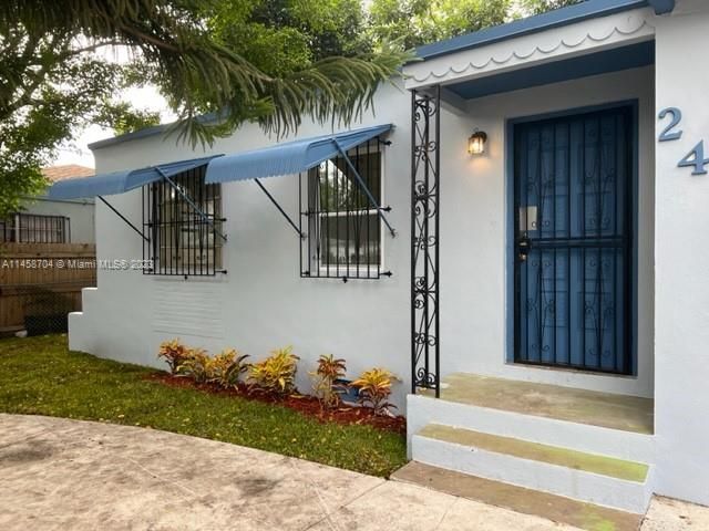 Recently Sold: $474,900 (2 beds, 1 baths, 930 Square Feet)