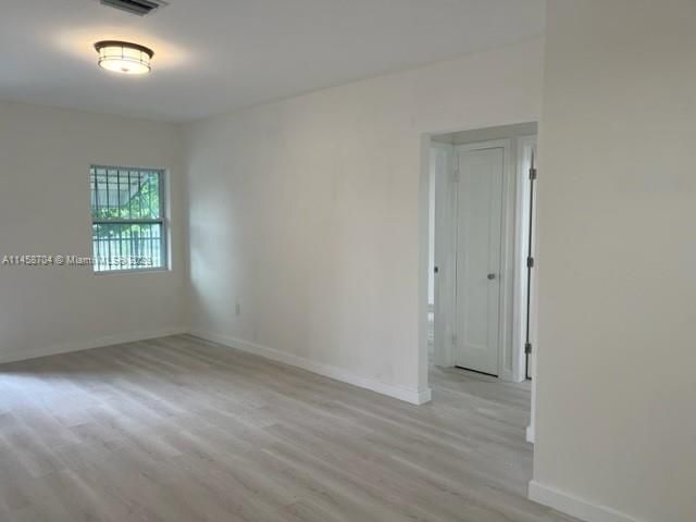 Recently Sold: $474,900 (2 beds, 1 baths, 930 Square Feet)