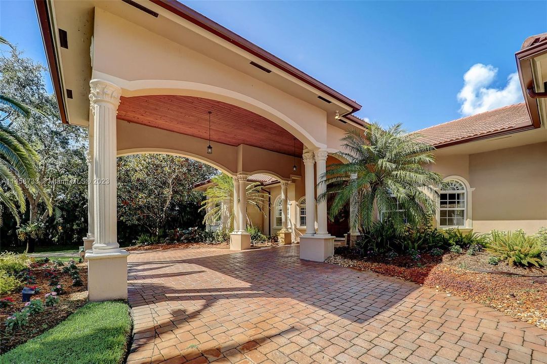 Recently Sold: $3,200,000 (5 beds, 4 baths, 4870 Square Feet)