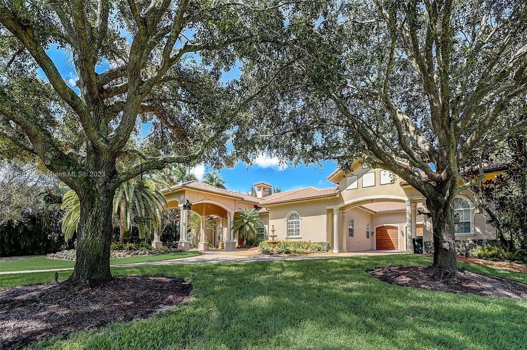 Recently Sold: $3,200,000 (5 beds, 4 baths, 4870 Square Feet)