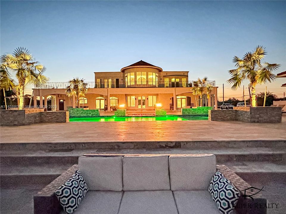 Недавно арендовано: $35,000 (8 спален, 7 ванн, 10740 Квадратных фут)