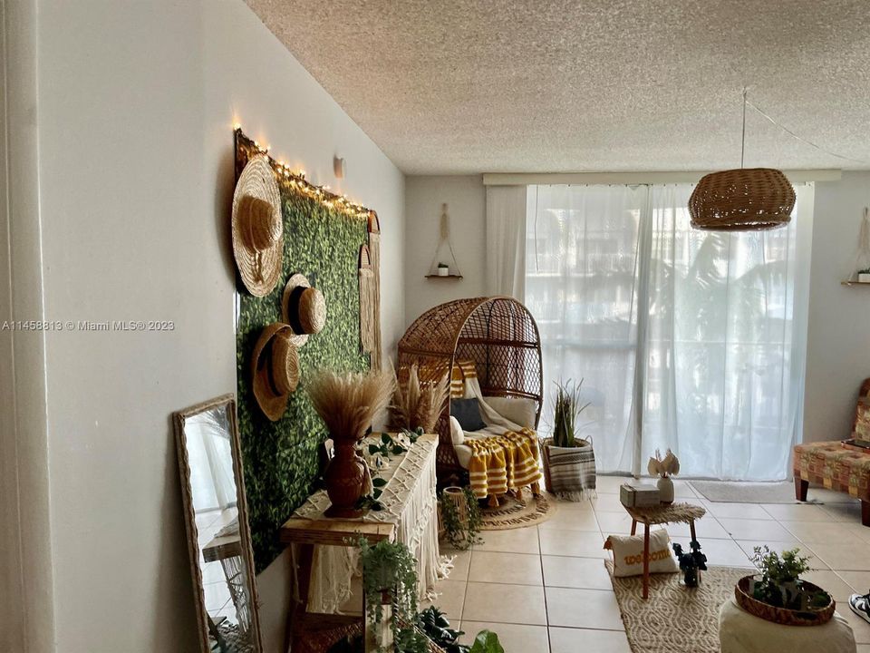 Recently Sold: $144,000 (1 beds, 1 baths, 826 Square Feet)