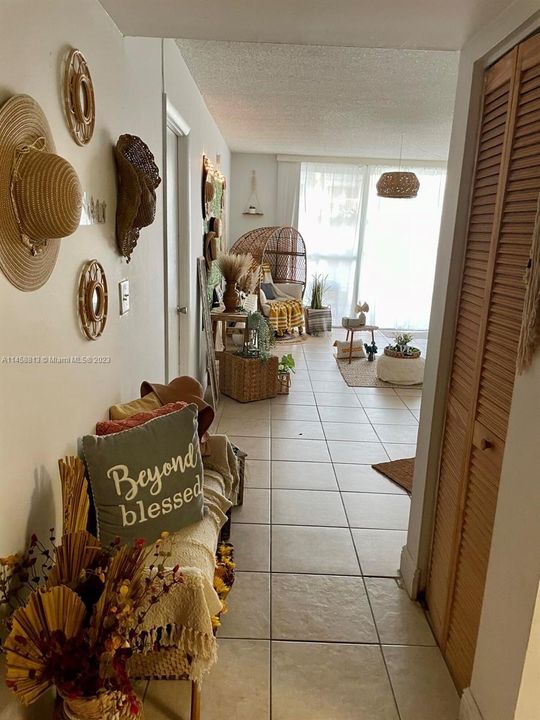 Recently Sold: $144,000 (1 beds, 1 baths, 826 Square Feet)