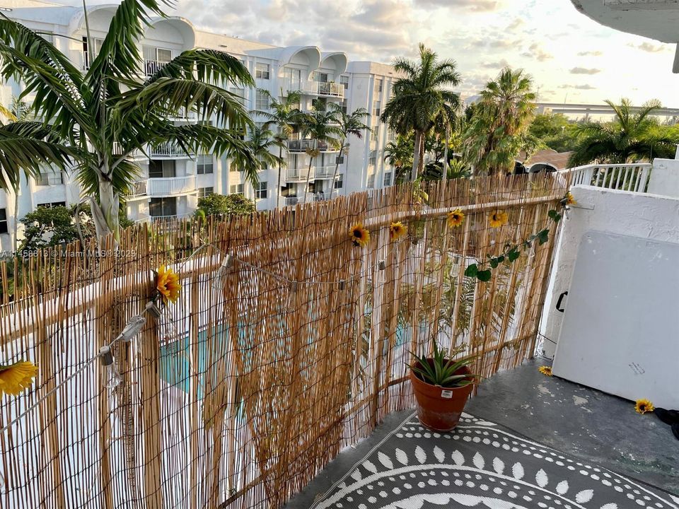 Recently Sold: $144,000 (1 beds, 1 baths, 826 Square Feet)