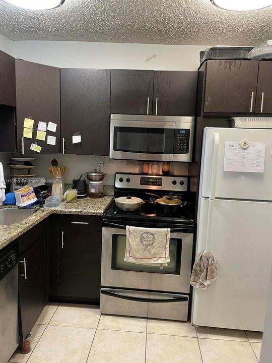 Recently Sold: $144,000 (1 beds, 1 baths, 826 Square Feet)