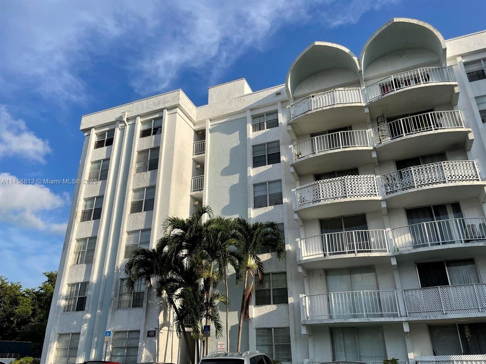 Recently Sold: $144,000 (1 beds, 1 baths, 826 Square Feet)