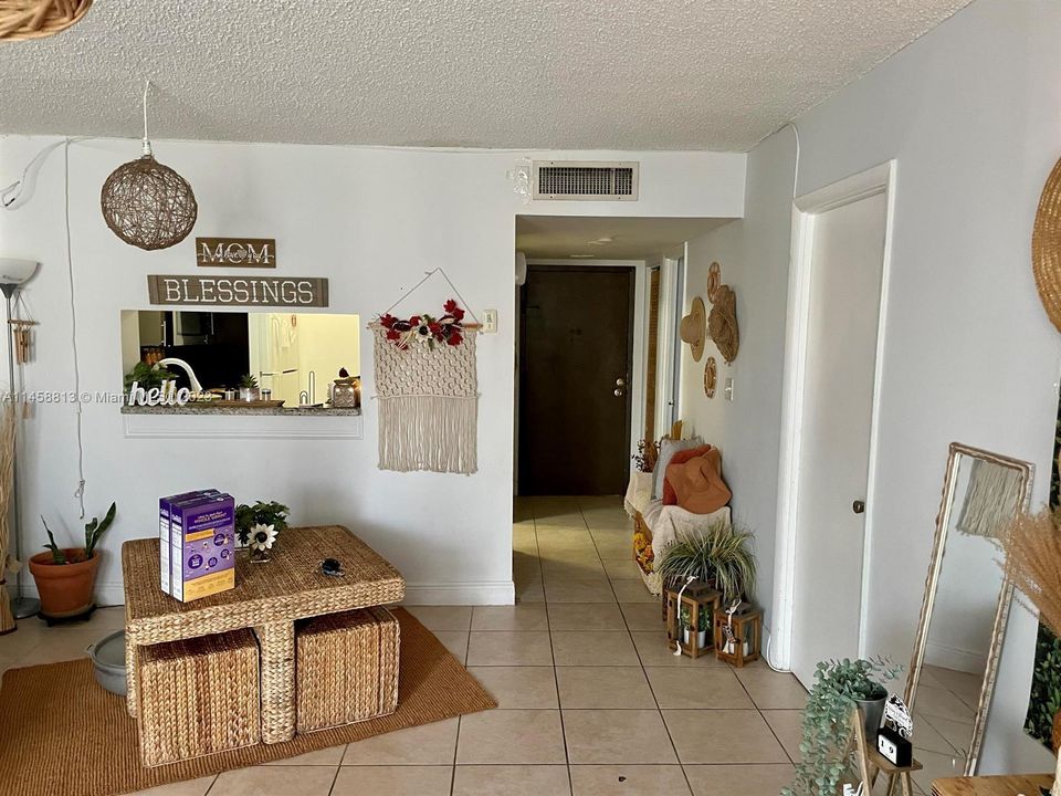 Recently Sold: $144,000 (1 beds, 1 baths, 826 Square Feet)