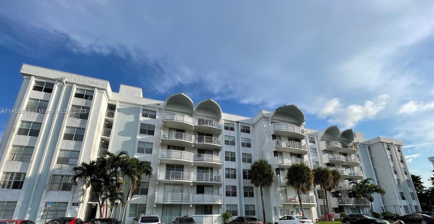 Recently Sold: $144,000 (1 beds, 1 baths, 826 Square Feet)