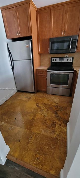 最近售出: $144,000 (1 贝兹, 1 浴室, 826 平方英尺)