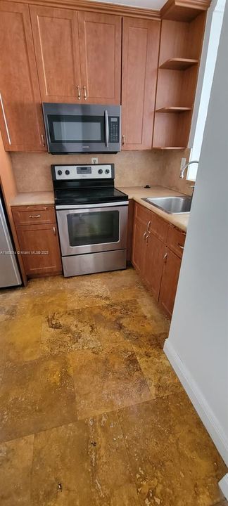 最近售出: $144,000 (1 贝兹, 1 浴室, 826 平方英尺)