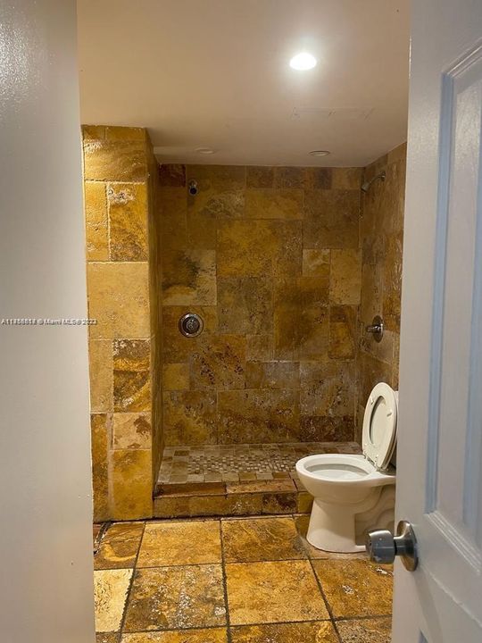 最近售出: $144,000 (1 贝兹, 1 浴室, 826 平方英尺)