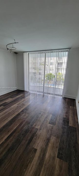 最近售出: $144,000 (1 贝兹, 1 浴室, 826 平方英尺)