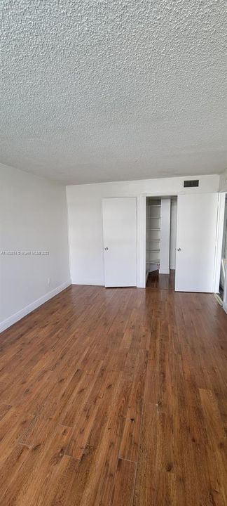 最近售出: $144,000 (1 贝兹, 1 浴室, 826 平方英尺)