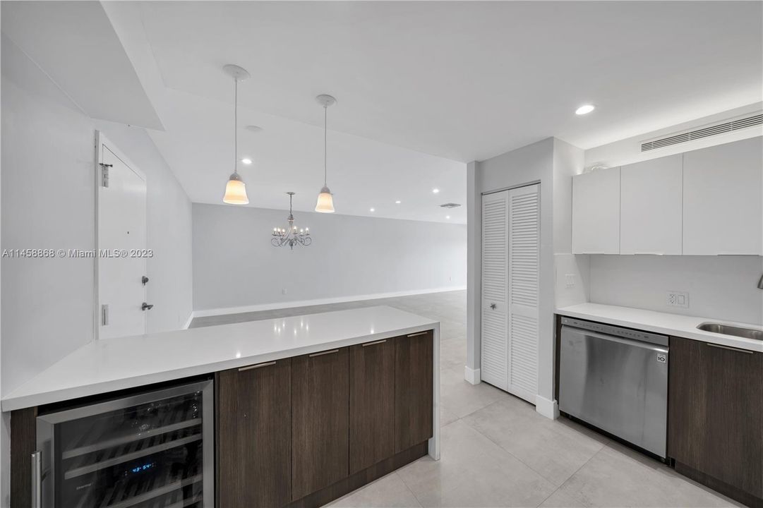 Недавно продано: $1,075,000 (3 спален, 2 ванн, 1700 Квадратных фут)