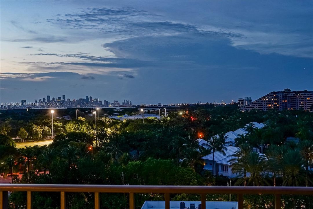 Недавно продано: $1,075,000 (3 спален, 2 ванн, 1700 Квадратных фут)