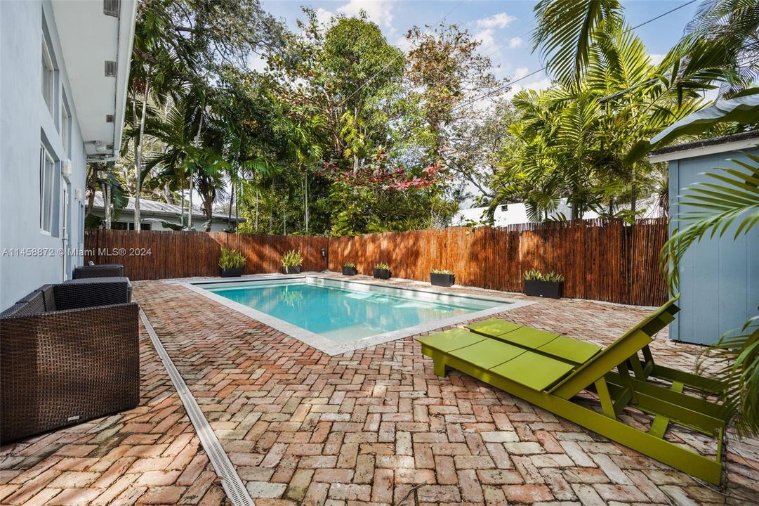 Недавно продано: $2,399,000 (4 спален, 3 ванн, 2407 Квадратных фут)