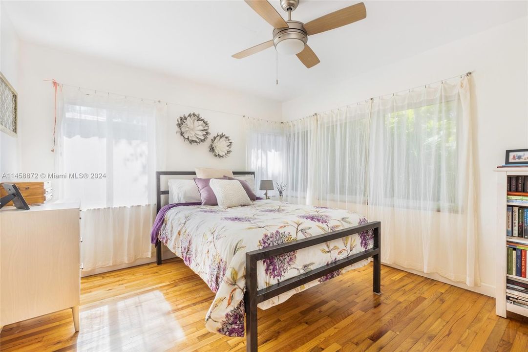 Недавно продано: $2,399,000 (4 спален, 3 ванн, 2407 Квадратных фут)