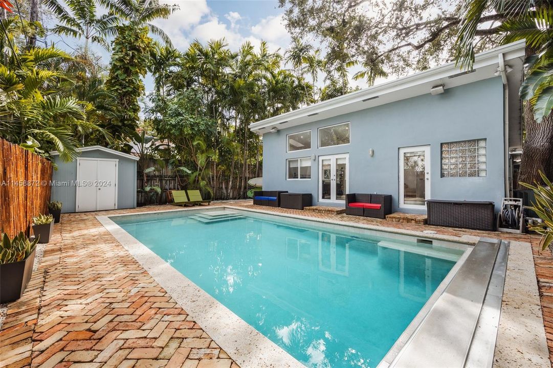 Недавно продано: $2,399,000 (4 спален, 3 ванн, 2407 Квадратных фут)