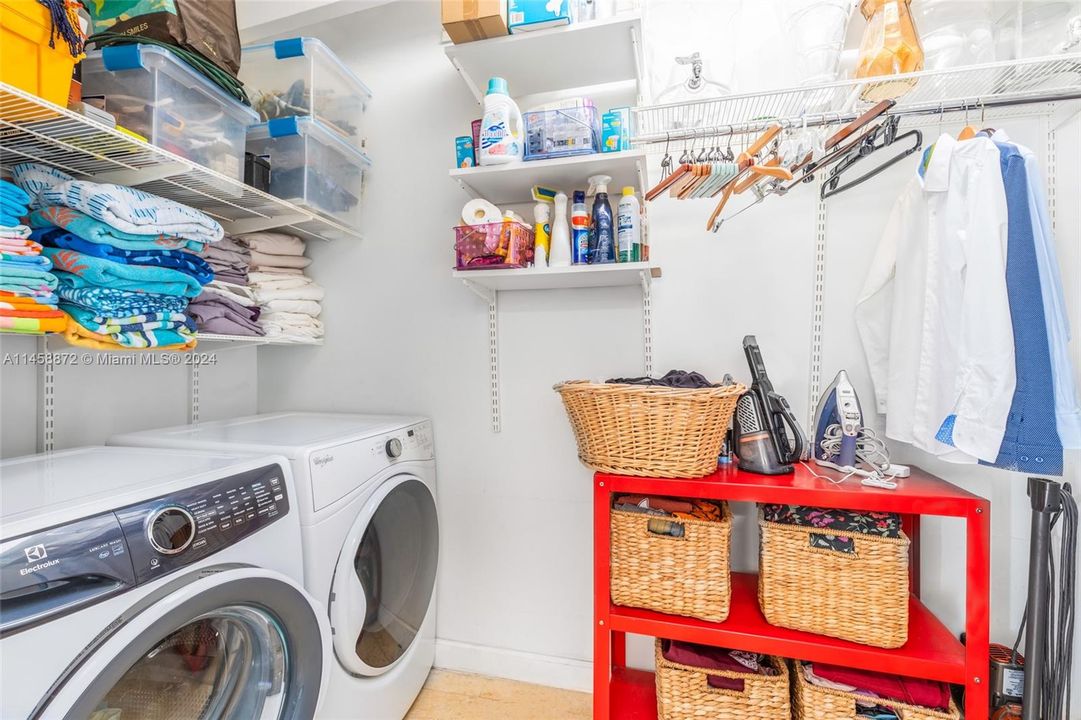 Недавно продано: $2,399,000 (4 спален, 3 ванн, 2407 Квадратных фут)