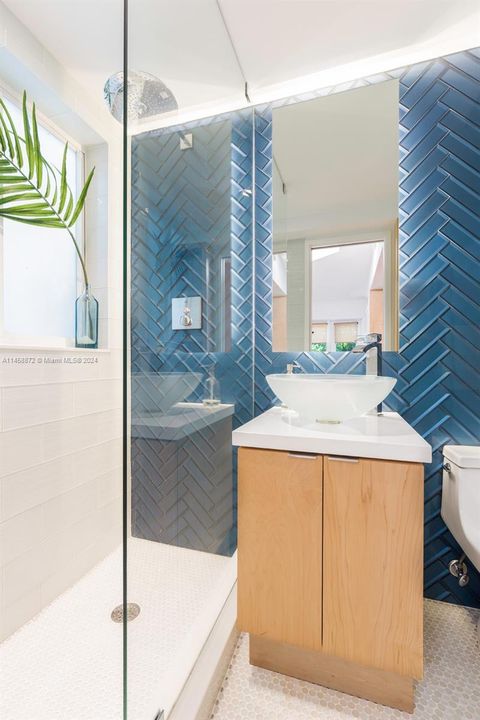 Недавно продано: $2,399,000 (4 спален, 3 ванн, 2407 Квадратных фут)