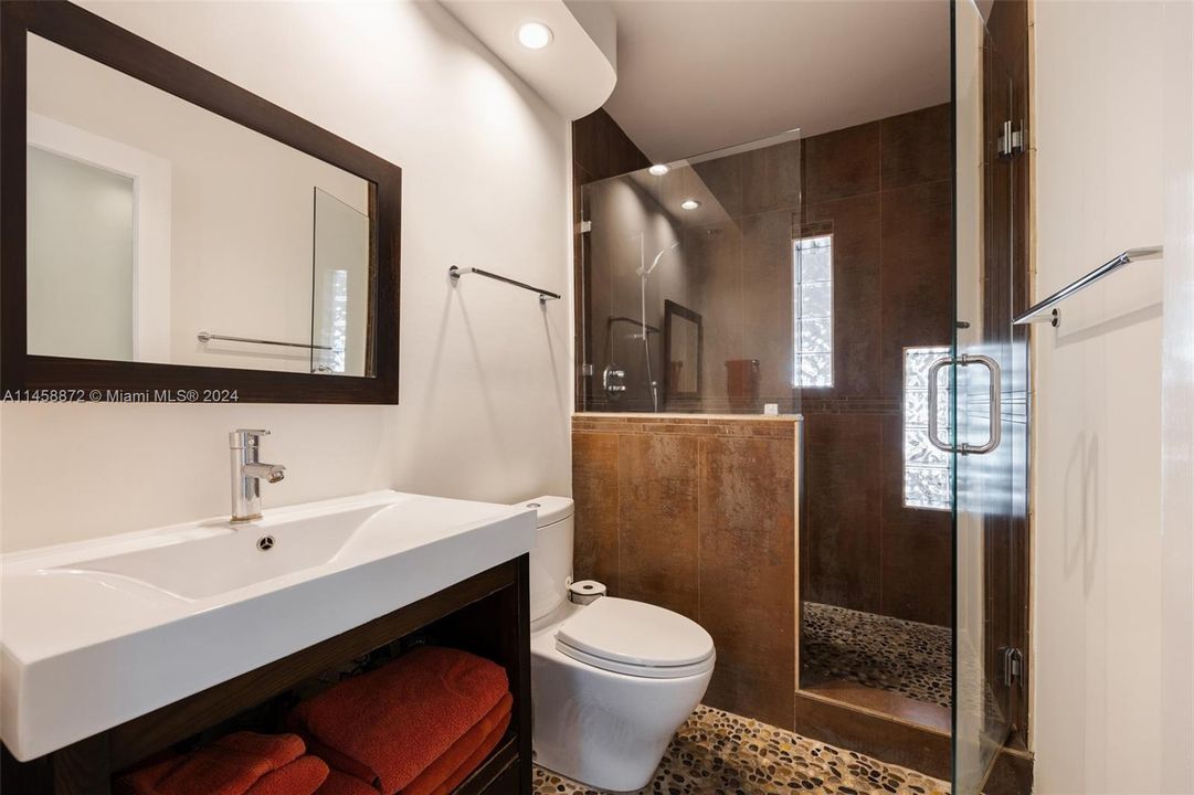 Недавно продано: $2,399,000 (4 спален, 3 ванн, 2407 Квадратных фут)